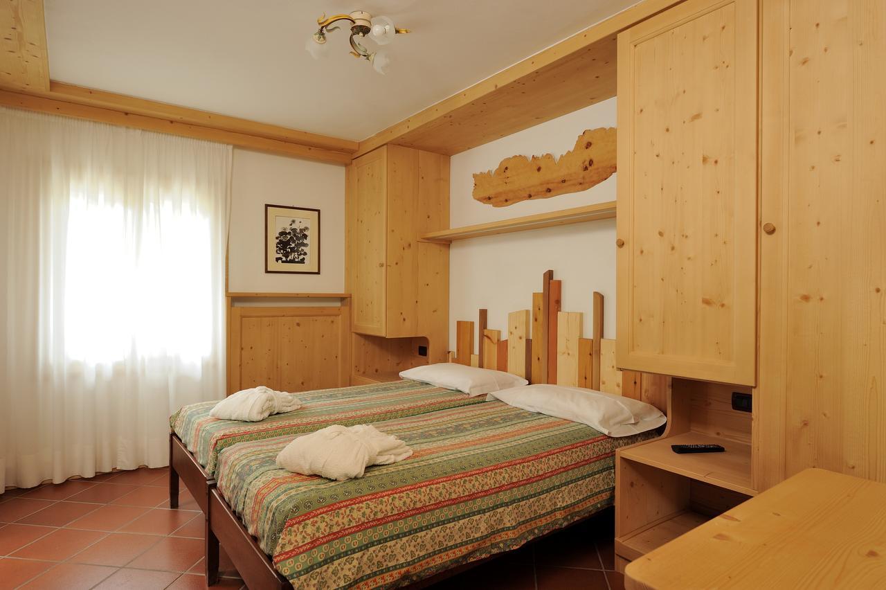 Chalet Dei Pini Aparthotel Madonna di Campiglio Exterior photo